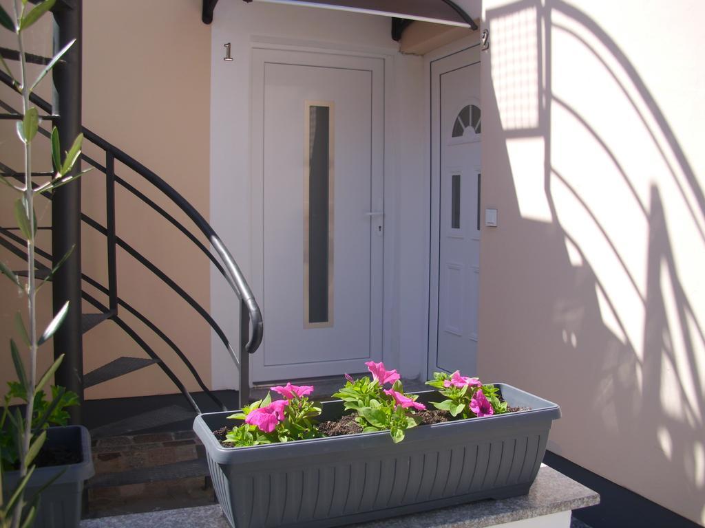 Apartmani Alma Pula Exterior foto